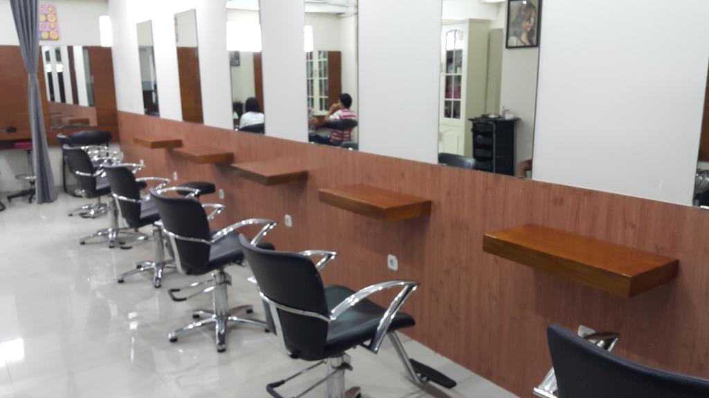 Biz Hotel City Center Ambon Exteriör bild