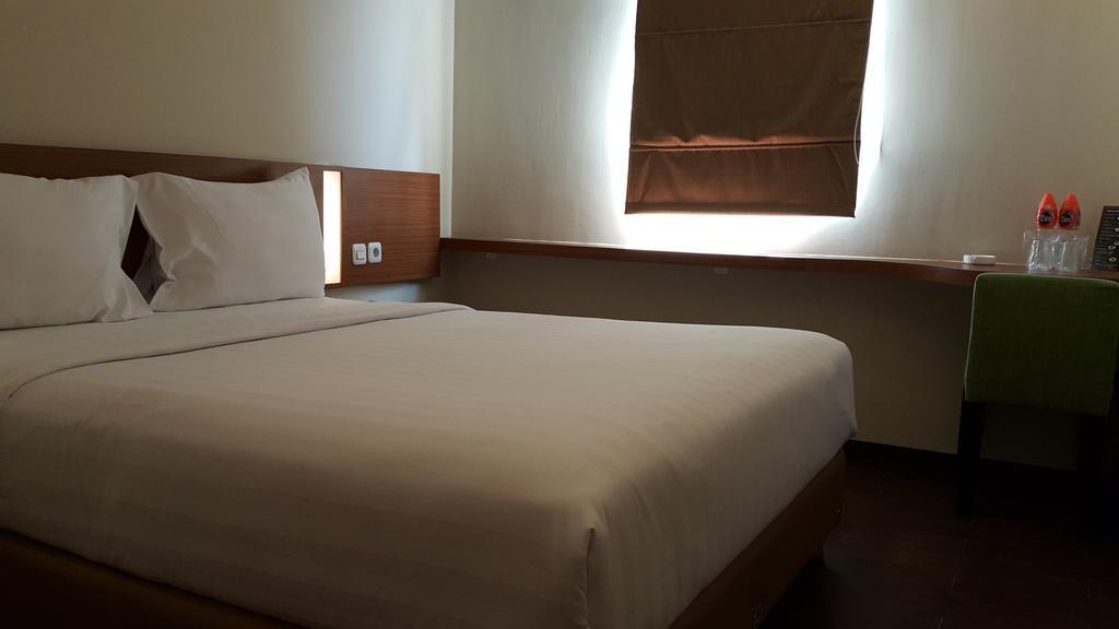 Biz Hotel City Center Ambon Exteriör bild