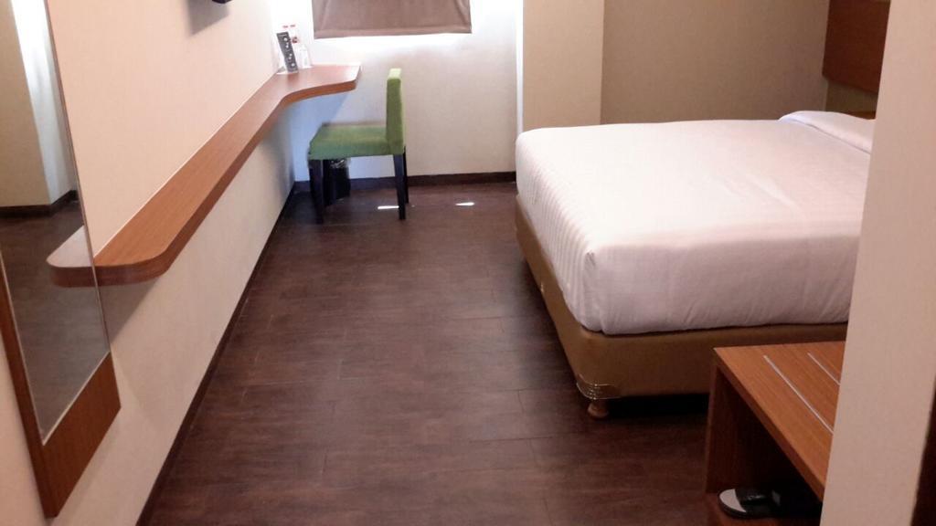 Biz Hotel City Center Ambon Exteriör bild