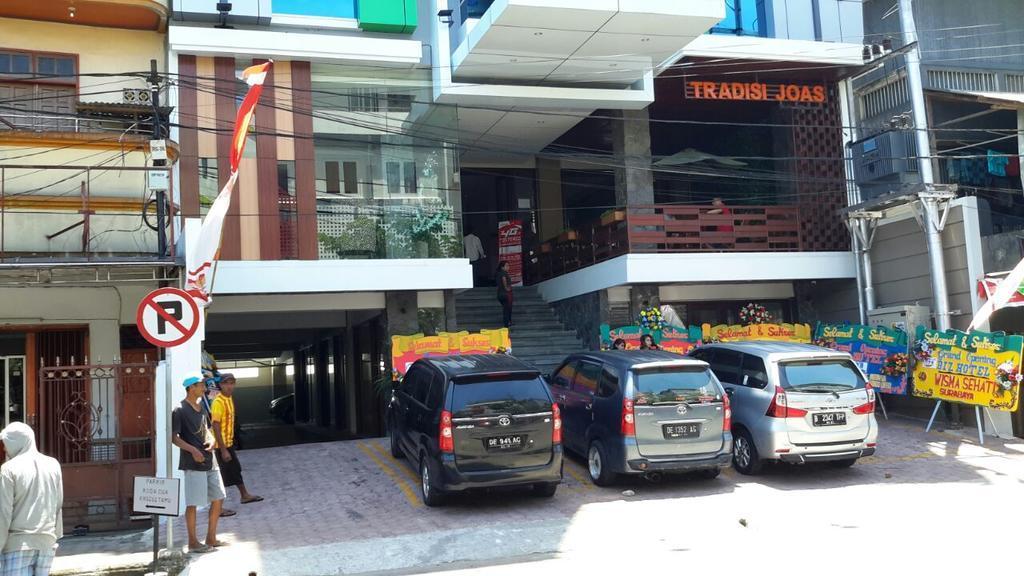 Biz Hotel City Center Ambon Exteriör bild