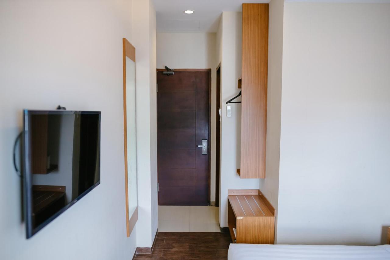 Biz Hotel City Center Ambon Exteriör bild