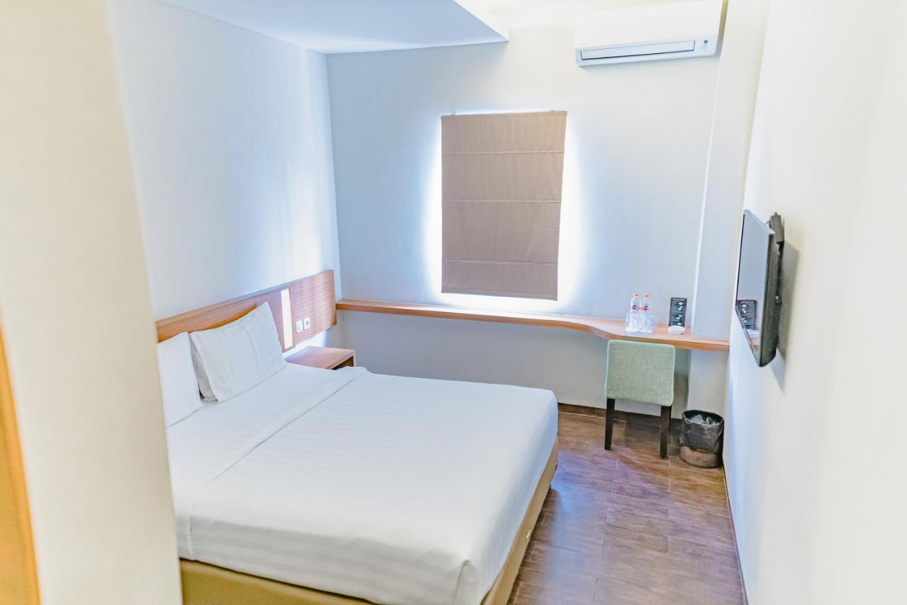 Biz Hotel City Center Ambon Exteriör bild
