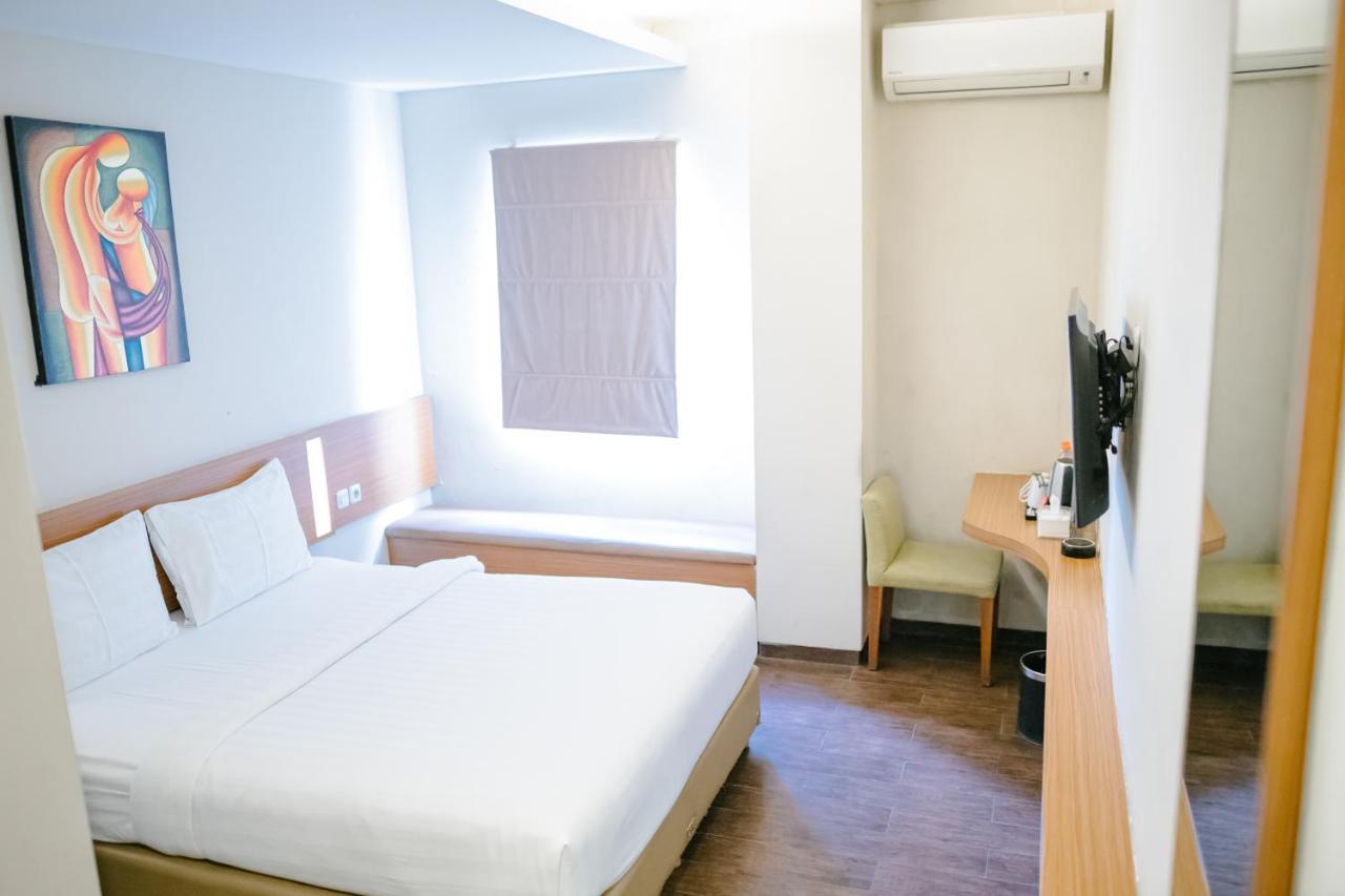 Biz Hotel City Center Ambon Exteriör bild