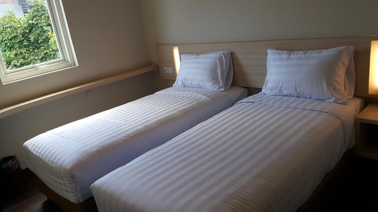 Biz Hotel City Center Ambon Exteriör bild