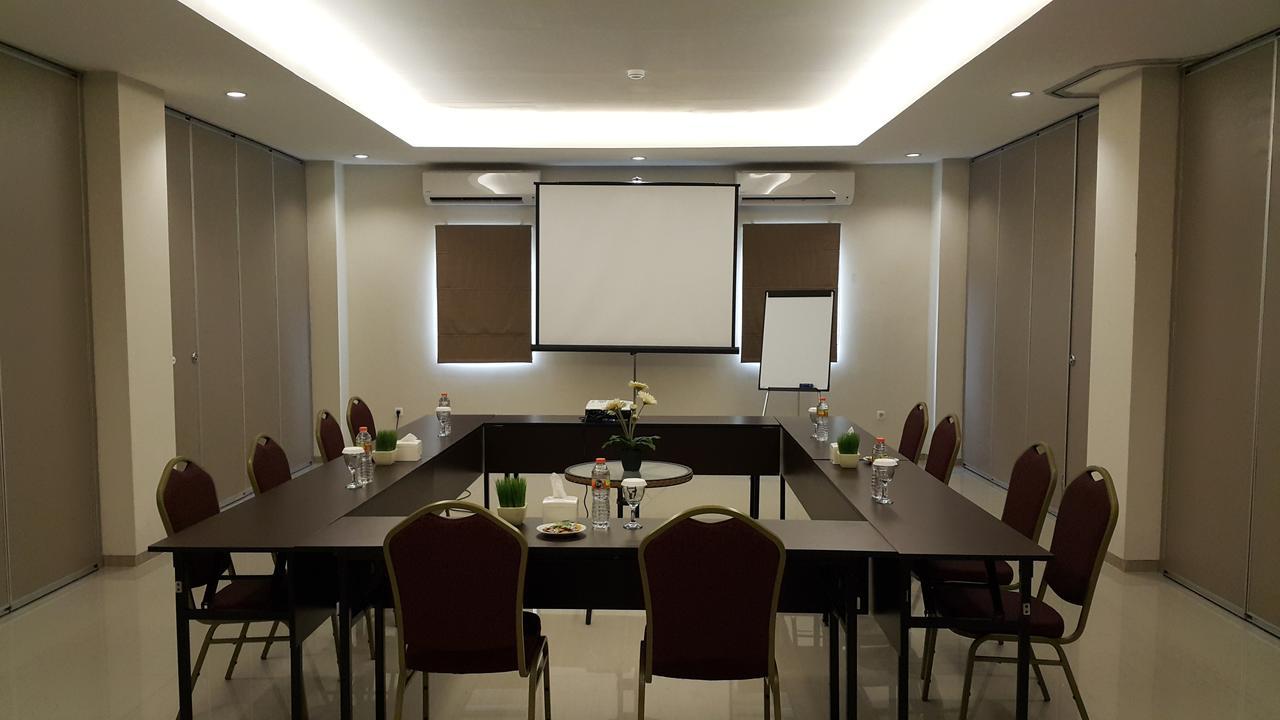 Biz Hotel City Center Ambon Exteriör bild