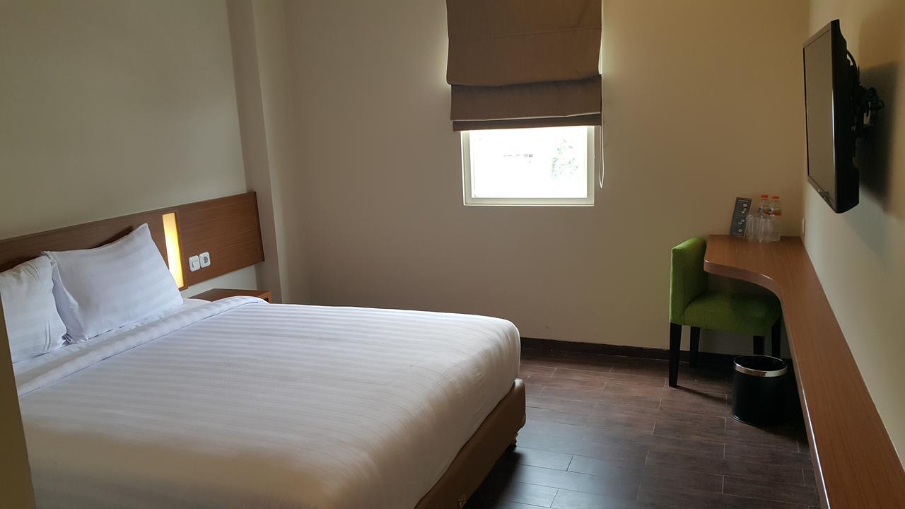 Biz Hotel City Center Ambon Exteriör bild