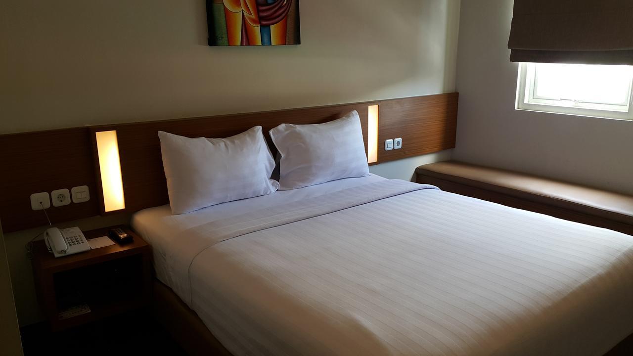 Biz Hotel City Center Ambon Exteriör bild