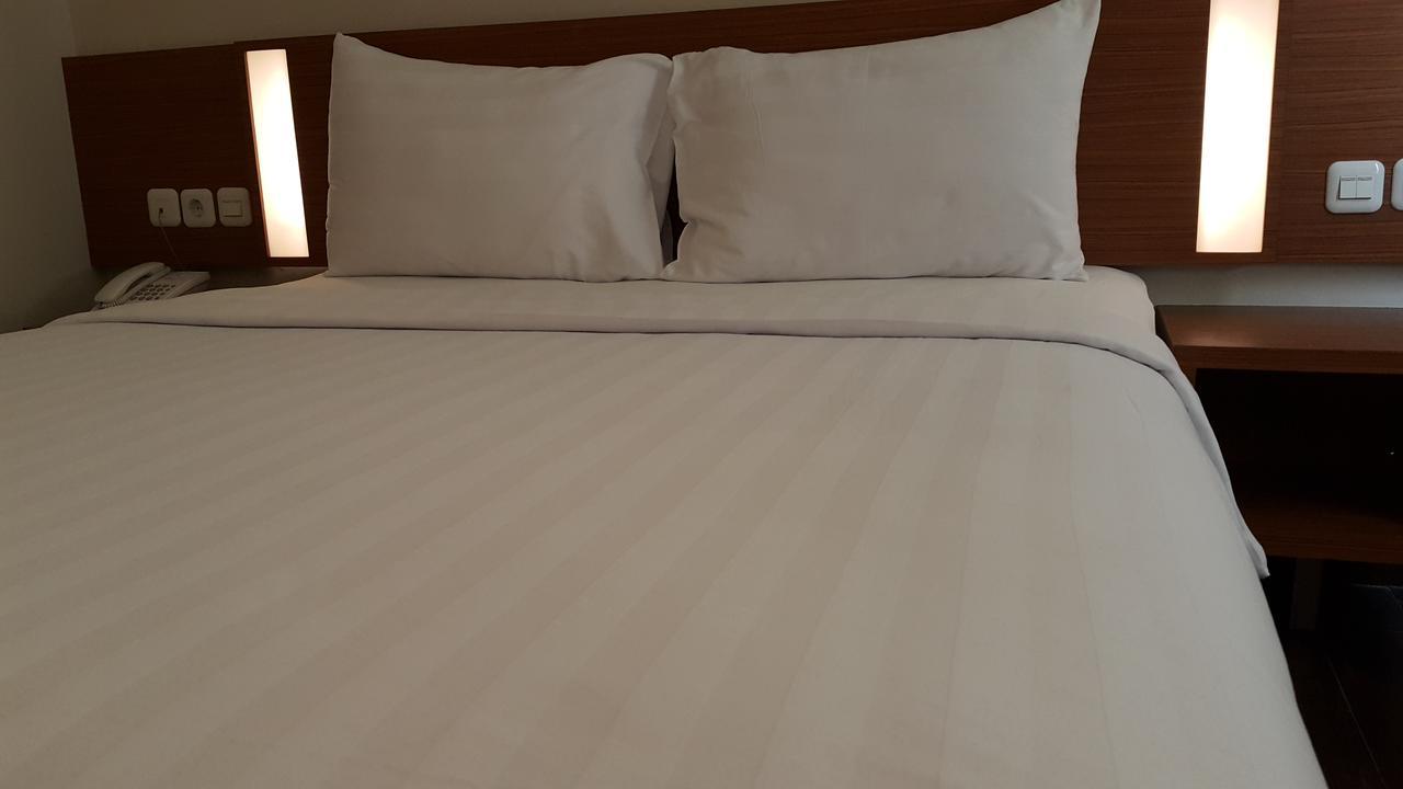 Biz Hotel City Center Ambon Exteriör bild