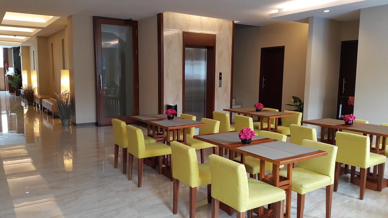 Biz Hotel City Center Ambon Exteriör bild