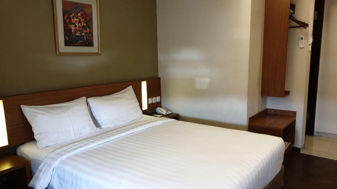 Biz Hotel City Center Ambon Exteriör bild