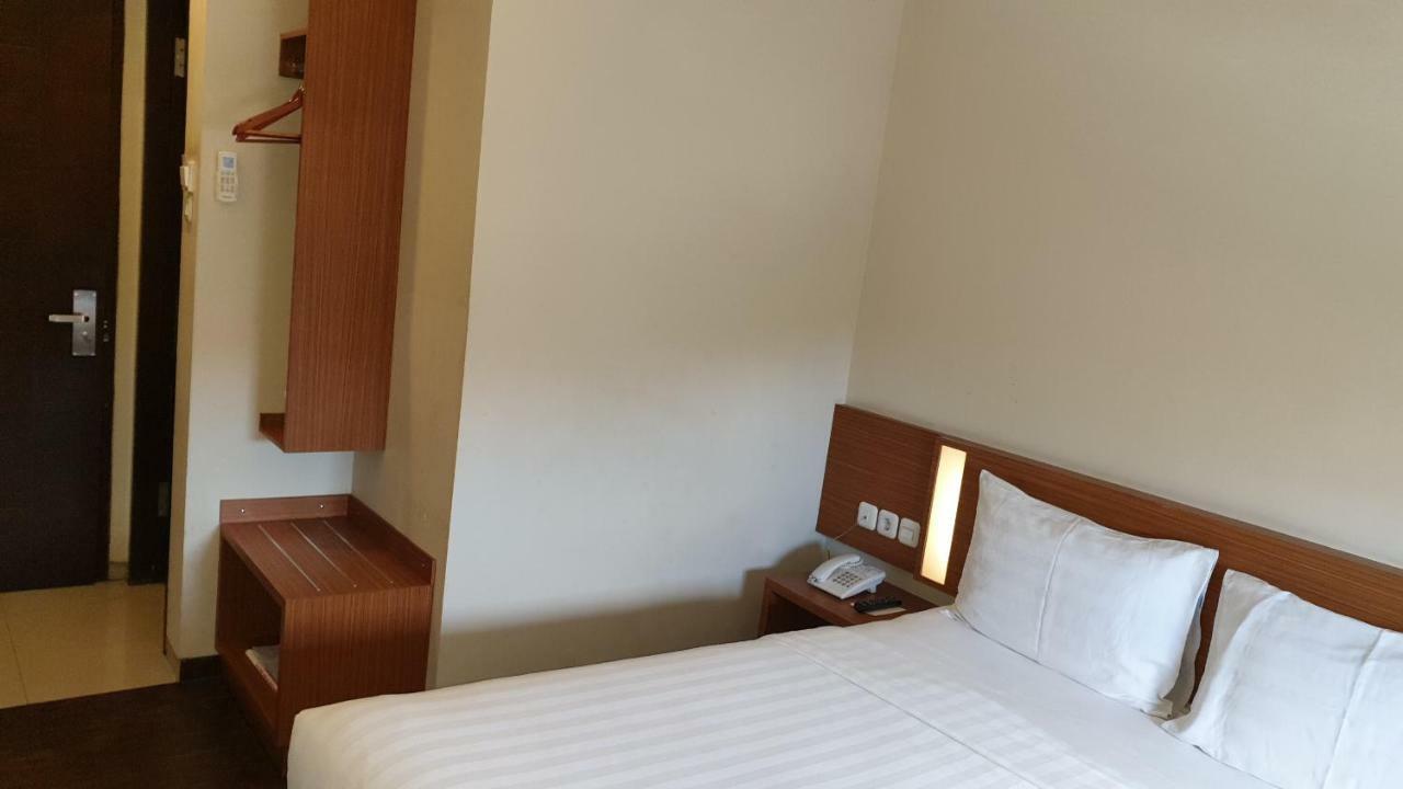 Biz Hotel City Center Ambon Exteriör bild