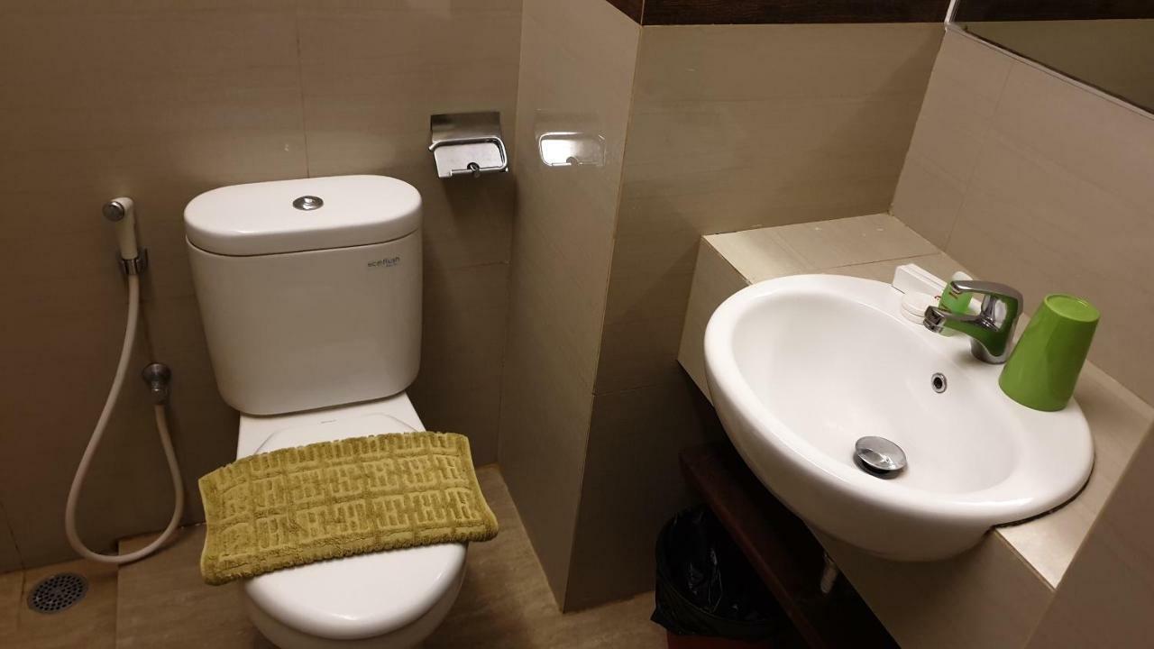 Biz Hotel City Center Ambon Exteriör bild