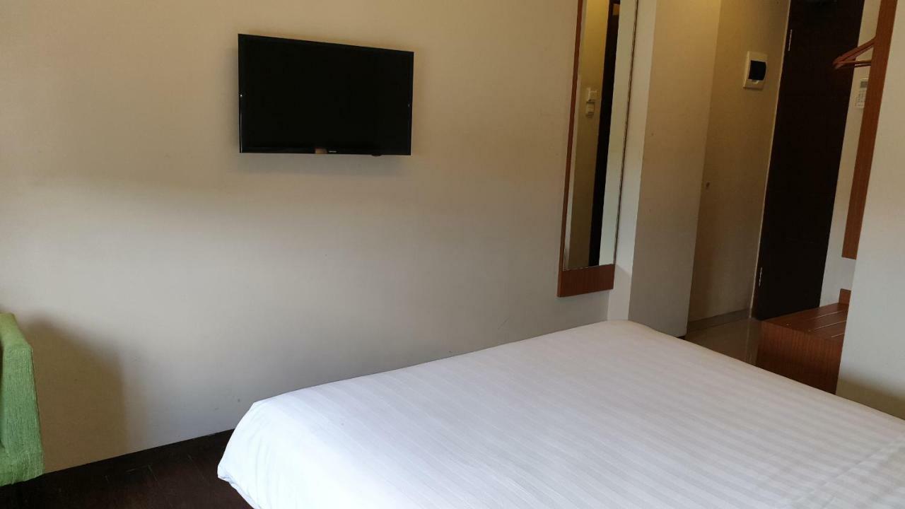 Biz Hotel City Center Ambon Exteriör bild