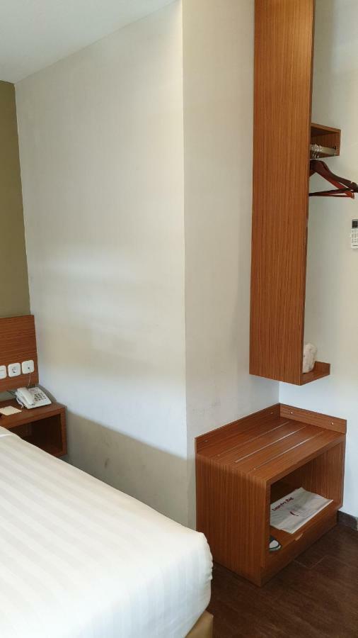 Biz Hotel City Center Ambon Exteriör bild