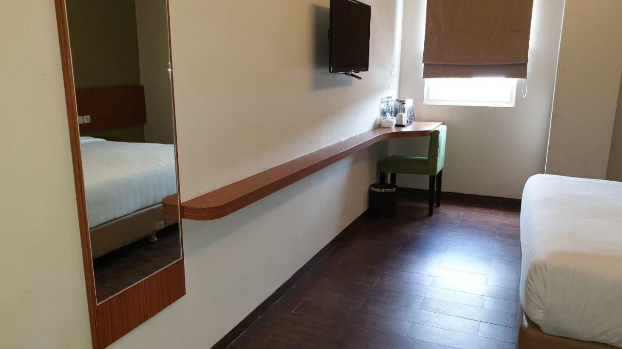 Biz Hotel City Center Ambon Exteriör bild