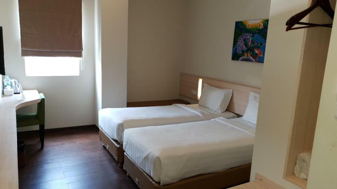 Biz Hotel City Center Ambon Exteriör bild